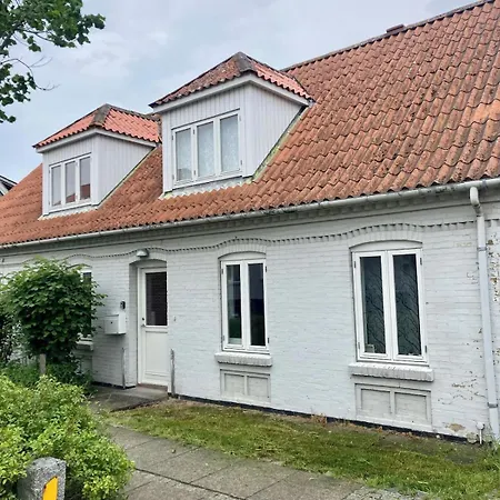 Apartment In With Free Parking