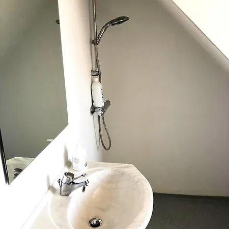 Apartment In With Free Parking *